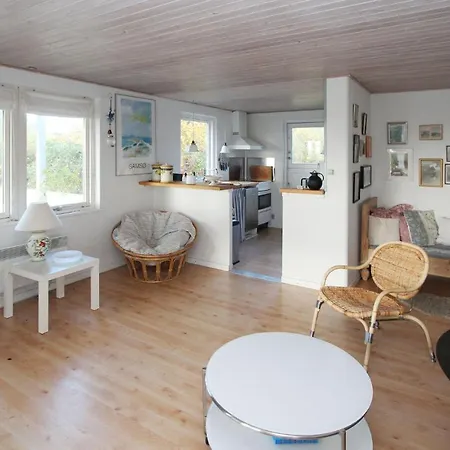 Dom wakacyjny 2 Bedroom Awesome In Samso *